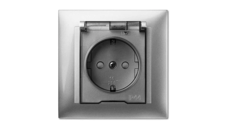 Sentia Gniazdo bryzgoszczelne z/u Schuko IP44 z klapką transparentną z przesłonami srebrny połysk 1469-11