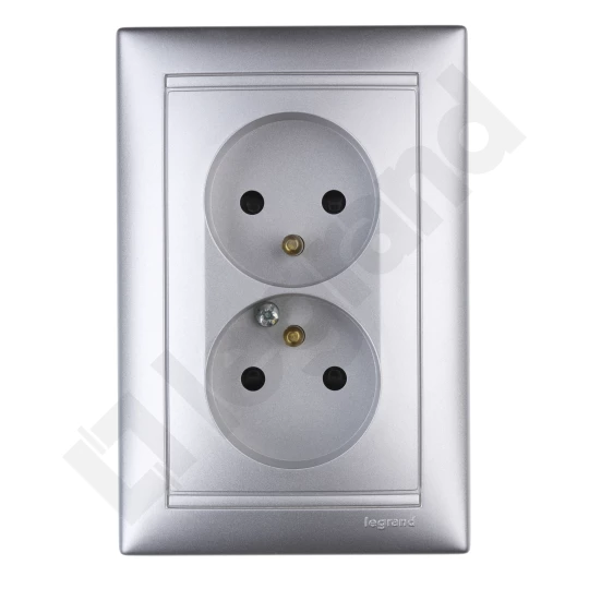 VALENA Gniazdo podwójne z/u 16A IP20 aluminium 770277