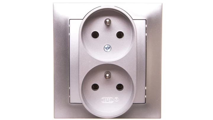 IMPRESJA Gniazdo podwójne z/u z niezamiennością faz srebrne GP-2YC/18