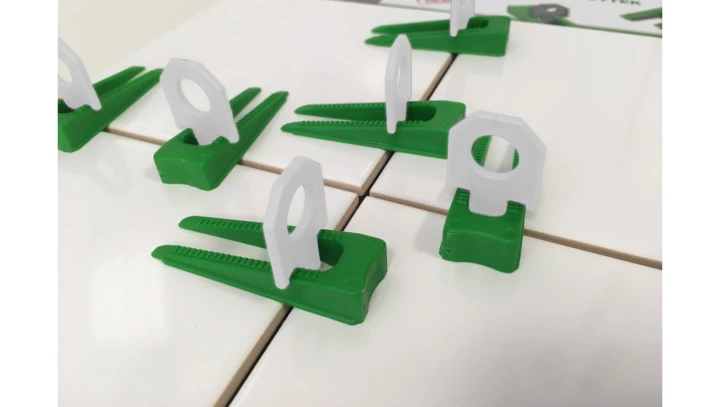 SET System poziomowania płytek KLINY zielone (200 szt)+ KLIPS BIAŁY 1 mm (700 szt) PROMO BOX