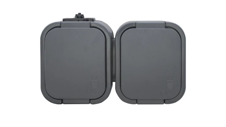 B2 Gniazdo podwójne 2P+Z SCHUKO bryzgoodporne z klapką w kolorze wyrobu IP54 szary 00060278