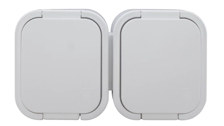 B2 Gniazdo podwójne 2P+Z SCHUKO bryzgoodporne z klapką w kolorze wyrobu IP54 biały 00060278