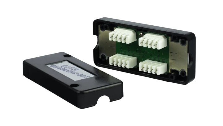 Łącznik natynkowy kabla UTP kat 6, zaciskany nożem krosowniczym EM/FA-757K-C6-BK