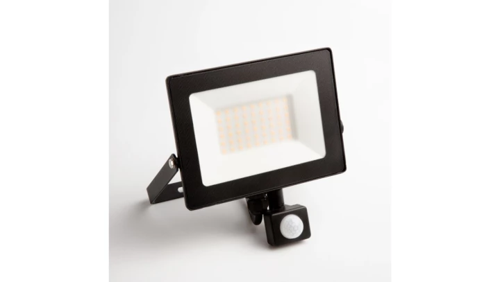 Naświetlacz led z czujnikiem ruchu PIR 50W 4500LM AC230V IP65 kąt świecenia 120 neutralna biała 4000K czarny
