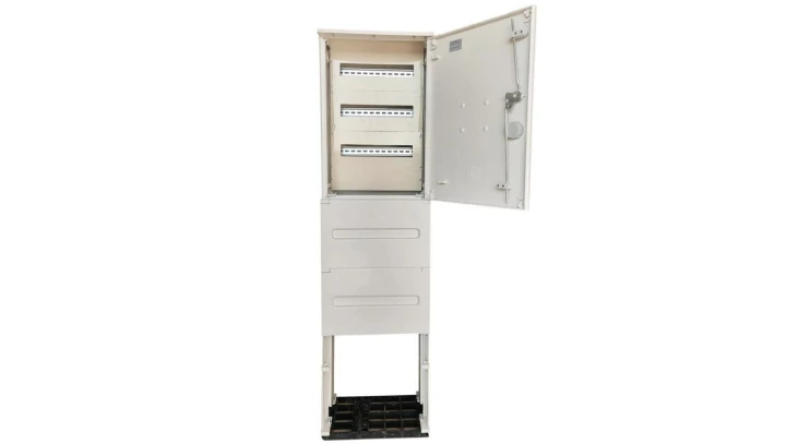 RT 40x60 3xTH z fundamentem obudowa termoutwardzalna 400x600x250 3x16 modułów IP 44 rozdzielnia elektryczna złącze kablowe