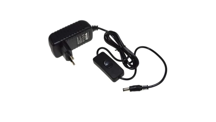 Zasilacz impulsowy wtyczkowy 12V/2,0A DC 2,1/5,5