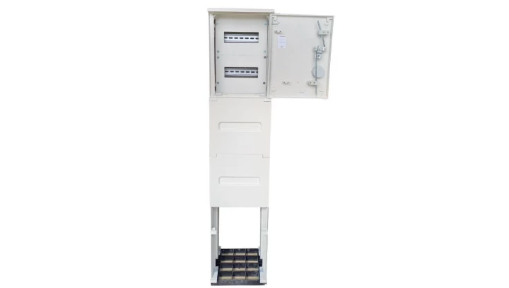 RT 26x40 TH/F Obudowa termoutwardzalna z fundamentem 26x40 2x8 modułów IP 44 rozdzielnia elektryczna złącze kablowe