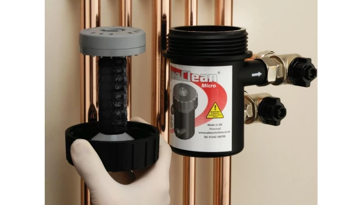 Filtr magnetyczny do instalacji C.O ADEY MagnaClean Micro