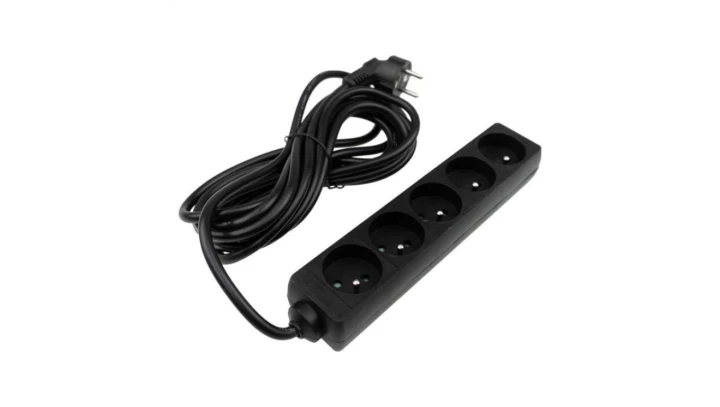 Przedłużacz 5 gniazd 5m z/u 3x1.5mm2 CZARNY