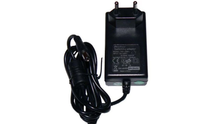 Zasilacz impulsowy wtyczkowy 12V 1,5A