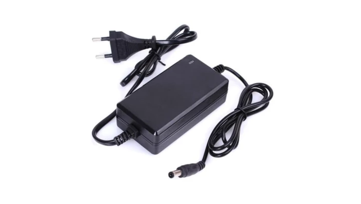 Zasilacz impulsowy CP 12V 4,2A wtyk DC 2,1/5,5