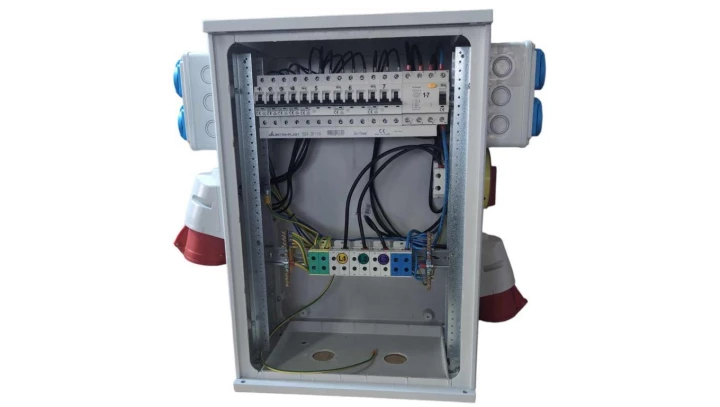 Rozdzielnica elektryczna Partnersite 8x230V, 3x32A Uzbrojona
