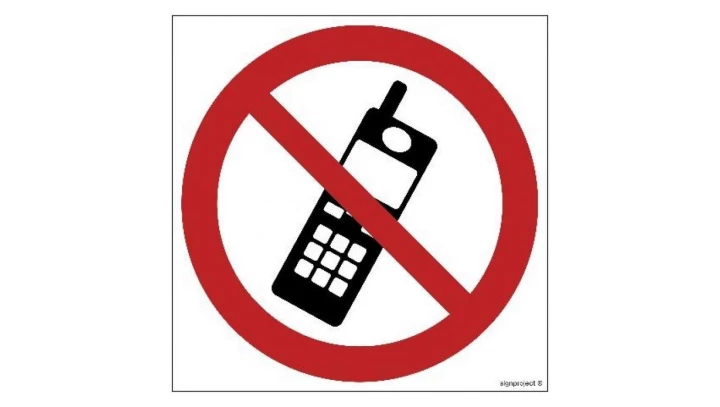 ZNAK - GB017 Zakaz używania telefonów komórkowych 25 x 25 cm FN - Folia samoprzylepna