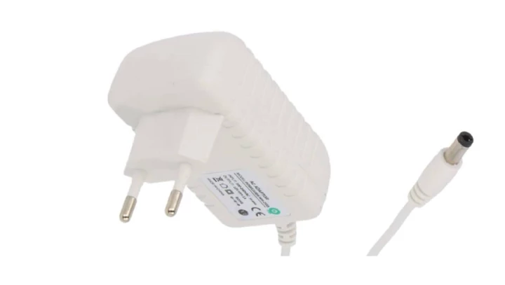 Wtyczkowy zasilacz impulsowy 6V/2A/12W z wtykiem kątowym DC - 2.1x5.5