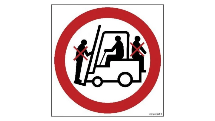 ZNAK - GB002 Zakaz przewozu osób na urządzeniach transportowych 15 x 15 cm FN - Folia samoprzylepna