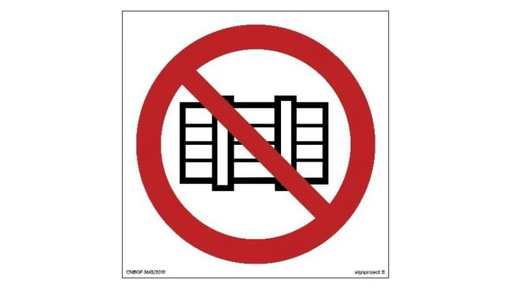 ZNAK - BA004 Nie zastawiać 10 x 10 cm FN - Folia samoprzylepna