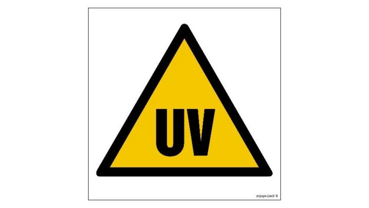 ZNAK - GE023 Uwaga! Promieniowanie ultrafioletowe 50 x 50 cm PN - Płyta 1mm