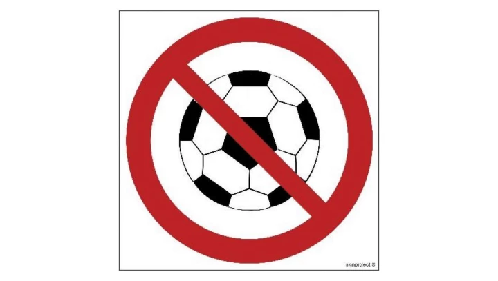 ZNAK - GB048 Zakaz gry w piłkę 10 x 10 cm FS - Folia samoprzylepna foto.