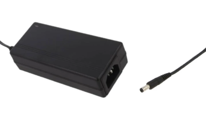 Biurkowy zasilacz impulsowy 48V/1.25A/60W z wtykiem DC - 5.5x2.1mm gniazdo IECC13