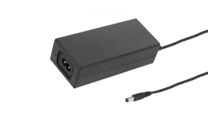 Dekstop MW Power 12V/2A/24W, AC inlet: IEC C8, DC plug: 2.1/5.5 (+)