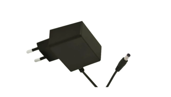 Wtyczkowy zasilacz impulsowy 5V/3A/15W z wtykiem DC - 5.5x2.1