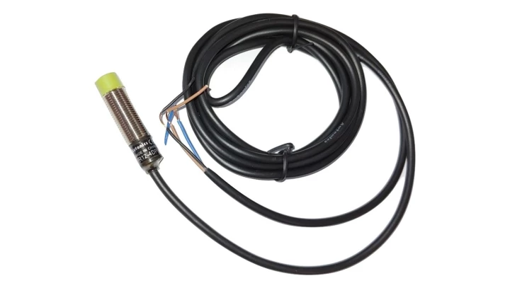 PR12-4DP Czujnik indukcyjny o zasięgu 0...4mm, PNP / NO, 10...30VDC, M12, IP67