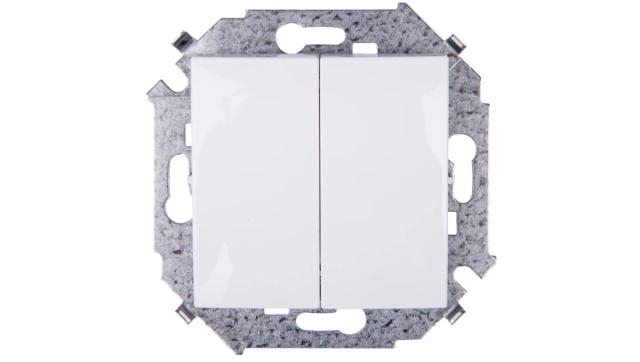 Simon 15 Łącznik świecznikowy biały 1591398-030