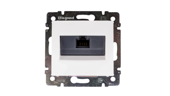 VALENA Gniazdo komputerowe biały 1xRJ45 5e UTP 774230