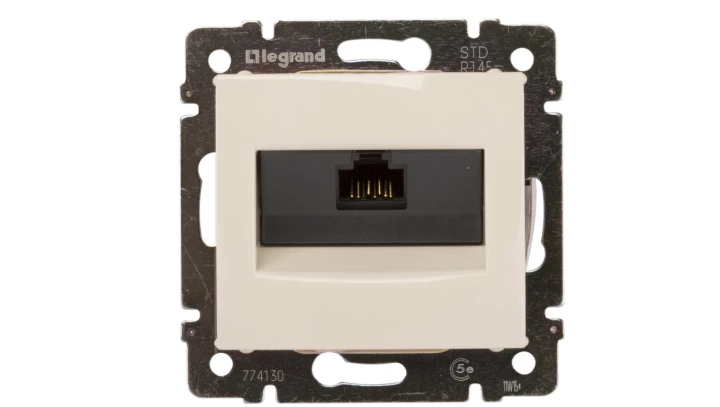 VALENA Gniazdo komputerowe kremowy RJ45 5e UTP 774130