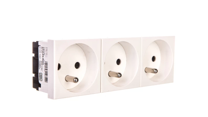 Gniazdo zasilające M45 potrójne z/u 16A białe STD-F0 RW3 6120192