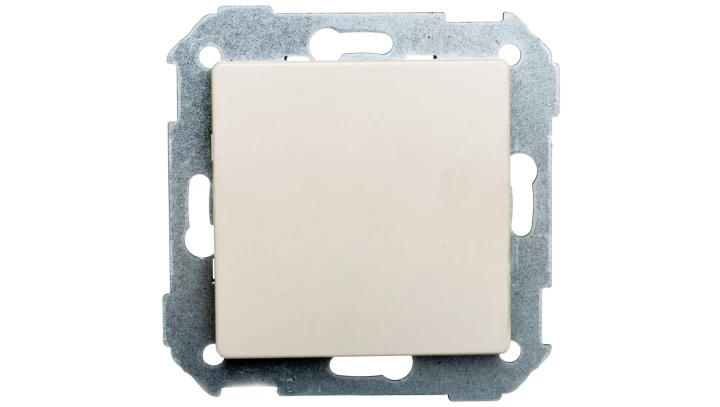 Simon 82 Zaślepka z mostkiem metalowym beżowa 82800-31