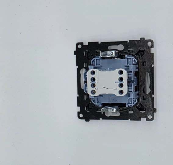 Simon 55 Łącznik jednobiegunowy (moduł) 10 AX, 250 V~, szybkozłącza Czarny mat TW1.01/149