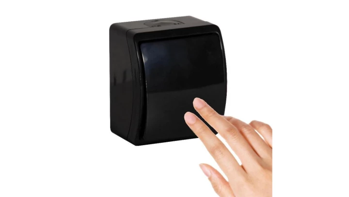 Łącznik pojedynczy uniwersalny natynkowy IP44 czarny Koala 157-05