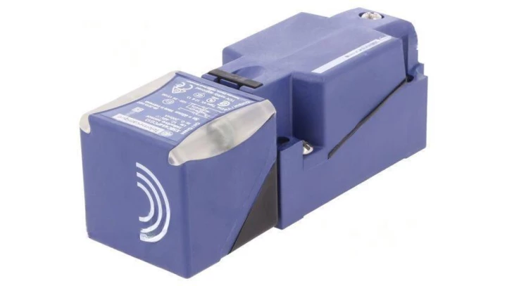 Czujnik indukcyjny 40x40x117mm 12- 48V 1Z+1R XS8C4A4PCG13