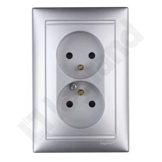 VALENA Gniazdo podwójne z/u 16A IP20 aluminium 770277