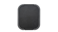 B2 Gniazdo pojedyncze 2P+Z SCHUKO bryzgoodporne z klapką w kolorze czarnym IP54 szary/czarny 00060278