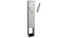 Rozdzielnica elektryczna, obudowa termoutwardzalna na fundamencie z kątownikami typ OZ26x60+F