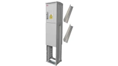 Rozdzielnica elektryczna, obudowa termoutwardzalna na fundamencie z kątownikami typ OZ26x40+F
