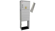 Rozdzielnica elektryczna, obudowa termoutwardzalna na fundamencie z kątownikami typ OZ40x40+F