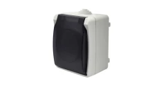 Gniazdo pojedyncze z uziemieniem natynkowe z klapką dymną Aqua Plus IP54 białe / 40116